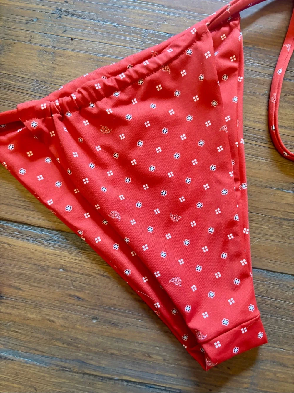 NWOT Frankie’s bikinis x Bella HADID Tia string bottom in lovebug